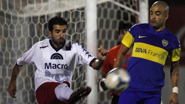 Útočník Boky Juniors Santiago Silva (vpravo). Útočník Boky Juniors Santiago Silva (vpravo).