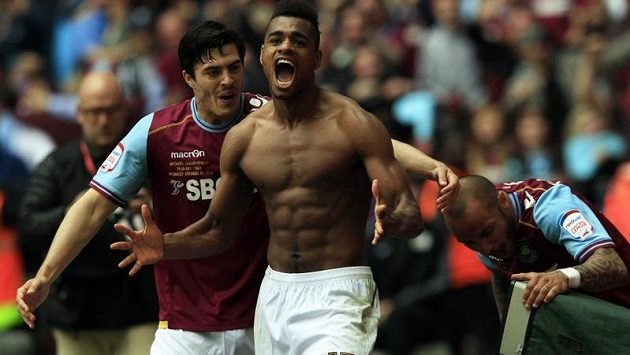 Ricardo Vaz Te (bez dresu) poslal West Ham do Premier League Ricardo Vaz Te (bez dresu) poslal West Ham do Premier League