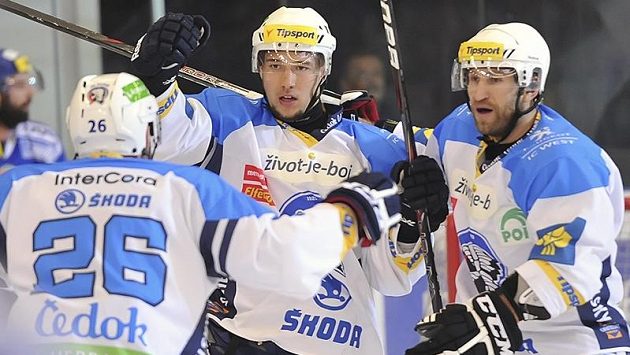 Plzeňský Jan Kovář (uprostřed) se raduje z gólu v Brně Plzeňský Jan Kovář (uprostřed) se raduje z gólu v Brně