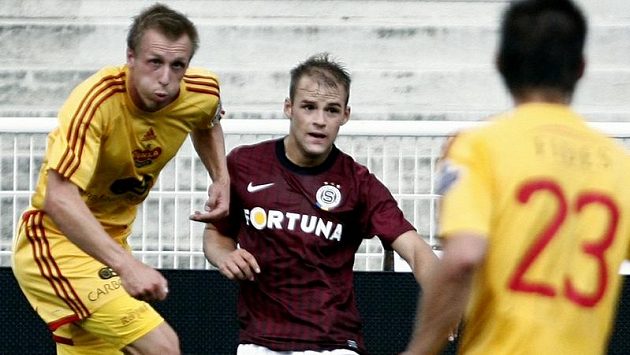 Obránce Pablo Gil (uprostřed) už rudý dres Sparty neoblékne. Obránce Pablo Gil (uprostřed) už rudý dres Sparty neoblékne.