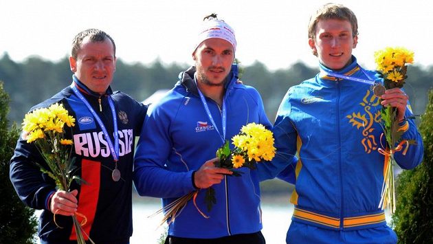 Kanoista Martin Fuksa (uprostřed) se zlatou medailí. Kanoista Martin Fuksa (uprostřed) se zlatou medailí.