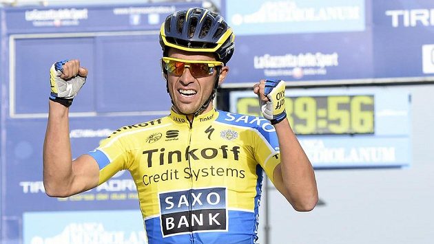 Španělský cyklista Alberto Contador oslavuje etapové vítězství v závodu Tirreno-Adriatico. Španělský cyklista Alberto Contador oslavuje etapové vítězství v závodu Tirreno-Adriatico.