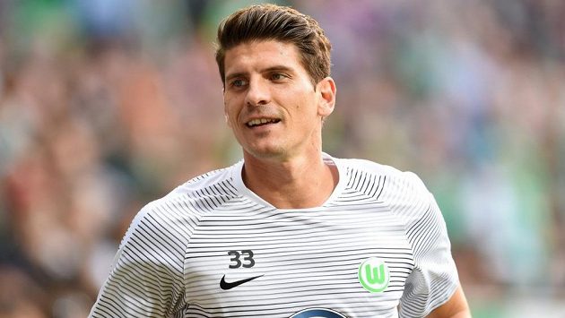 Zraněný útočník Wolfsburgu Mario Gómez v sobotu proti českým fotbalistům nenastoupí. Zraněný útočník Wolfsburgu Mario Gómez v sobotu proti českým fotbalistům nenastoupí.