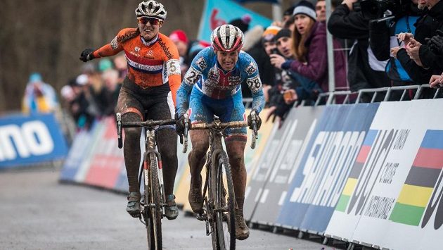 Po řadě úspěchů v cyklokrosu a na horských kolech se Kateřina Nash rozhodla poměřit také s elitou silničních cyklistek. Po řadě úspěchů v cyklokrosu a na horských kolech se Kateřina Nash rozhodla poměřit také s elitou silničních cyklistek.