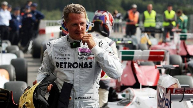 Michael Schumacher opět usedne do kokpitu formule 1. S moderním Mercedesem projede historickou část okruhu Nürburgring Nordschleife. Michael Schumacher opět usedne do kokpitu formule 1. S moderním Mercedesem projede historickou část okruhu Nürburgring Nordschleife.