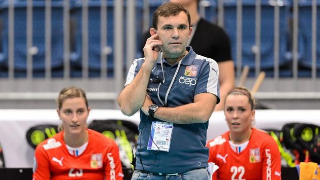 Kouč Miroslav Janovský se po mistrovství světa s reprezentací loučí. Kouč Miroslav Janovský se po mistrovství světa s reprezentací loučí.