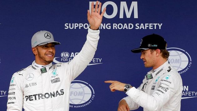 Lewis Hamilton (vlevo) a Nico Rosberg. Lewis Hamilton (vlevo) a Nico Rosberg.