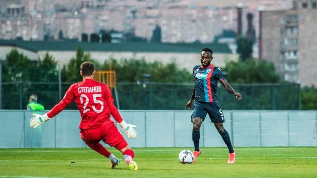 Plzeňský útočník Joel Kayamba vstřelil vedoucí branku Plzně v utkání Konfrenční ligy. Plzeňský útočník Joel Kayamba vstřelil vedoucí branku Plzně v utkání Konfrenční ligy.