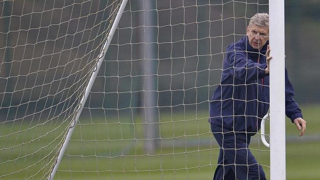 Arséne Wenger dotlačil anglický fotbal do nové éry. Arséne Wenger dotlačil anglický fotbal do nové éry.