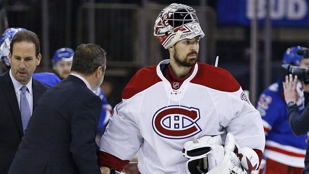 Zklamaný brankář Montrealu Carey Price po vyřazení v play off v sérii s NY Rangers. Zklamaný brankář Montrealu Carey Price po vyřazení v play off v sérii s NY Rangers.