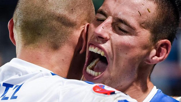 Marek Hamšík (vpravo), Martin Škrteľ a spol. prý v noci křičeli a dělali hluk, až na něj vedení hotelu zavolalo policisty. Marek Hamšík (vpravo), Martin Škrteľ a spol. prý v noci křičeli a dělali hluk, až na něj vedení hotelu zavolalo policisty.