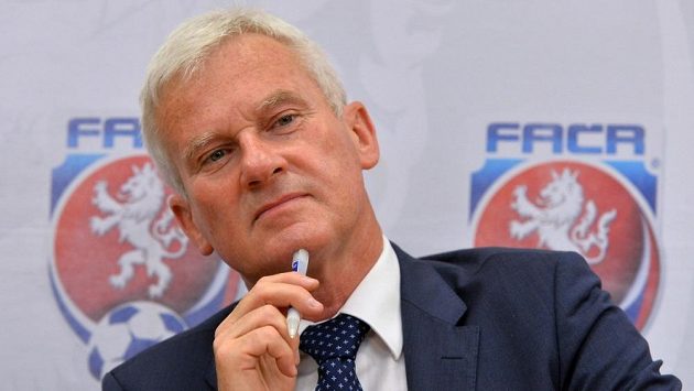 Šéf Komise rozhodčích Michal Listkiewicz. Šéf Komise rozhodčích Michal Listkiewicz.
