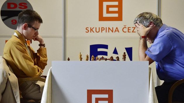 Český šachista David Navara (vlevo) a Ukrajinec Vasil Ivančuk. Český šachista David Navara (vlevo) a Ukrajinec Vasil Ivančuk.