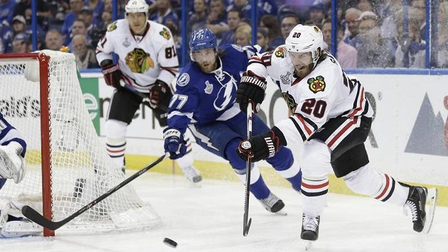 Brandon Saad (vpravo) podepsal s Columbusem dlouholetou smlouvu. Brandon Saad (vpravo) podepsal s Columbusem dlouholetou smlouvu.