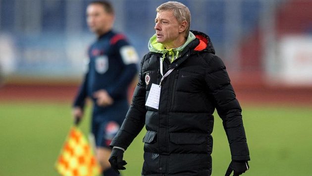Trenér Sparty Zdeněk Ščasný během utkání v Ostravě. Trenér Sparty Zdeněk Ščasný během utkání v Ostravě.