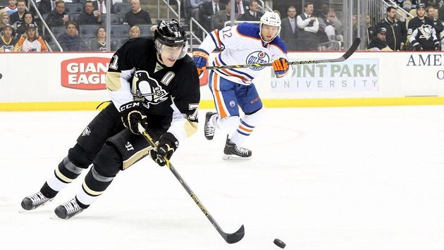 Hokejista Pittsburghu Jevgenij Malkin (vpředu). Hokejista Pittsburghu Jevgenij Malkin (vpředu).