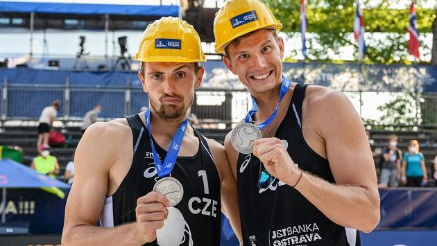 Radost, smutek i typické grimasy na jedné fotce. Ondřej Perušič (vlevo) a David Schweiner. Radost, smutek i typické grimasy na jedné fotce. Ondřej Perušič (vlevo) a David Schweiner.
