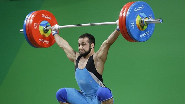 Kazach Nijat Rahimov vybojoval zlato v nadhozu v kategorii do 77 kg. Kazach Nijat Rahimov vybojoval zlato v nadhozu v kategorii do 77 kg.