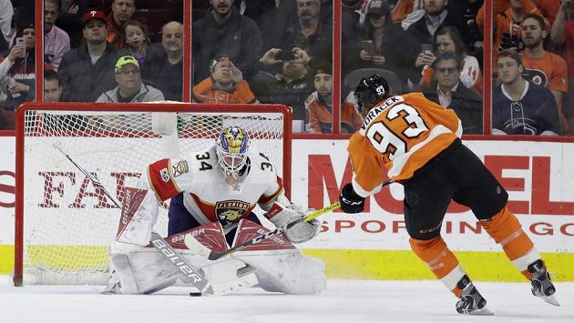 Český útočník Jakub Voráček rozhodl v samostatných nájezdech o výhře Philadelphie Flyers nad Floridou Panthers. Brankář James Reimer neměl nárok. Český útočník Jakub Voráček rozhodl v samostatných nájezdech o výhře Philadelphie Flyers nad Floridou Panthers. Brankář James Reimer neměl nárok.