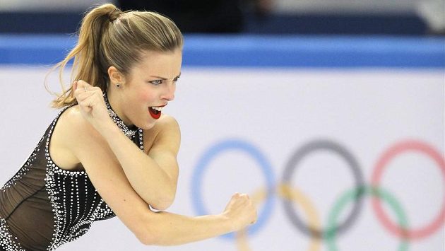 Americká krasobruslařka Ashley Wagnerová v krátkém programu soutěže družstev. Americká krasobruslařka Ashley Wagnerová v krátkém programu soutěže družstev.