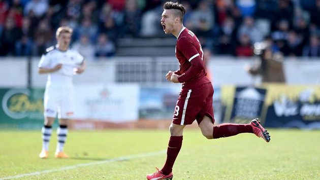 Útočník Václav Kadlec. Útočník Václav Kadlec.