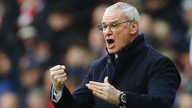 Trenér Leicesteru Claudio Ranieri během zápasu 26. kola anglické Premier League proti Arsenalu. Trenér Leicesteru Claudio Ranieri během zápasu 26. kola anglické Premier League proti Arsenalu.