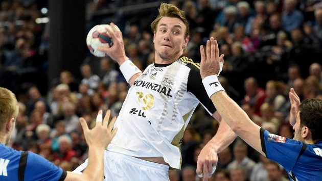 Nejlepší český házenkář Filip Jícha má finanční problémy, které by mohl vyřešit jeho odchod z Kielu do Barcelony. Nejlepší český házenkář Filip Jícha má finanční problémy, které by mohl vyřešit jeho odchod z Kielu do Barcelony.