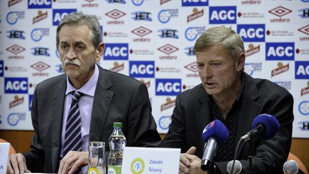 Trenér Teplic Zdeněk Ščasný (vpravo) a předseda představenstva klubu Pavel Šedlbauer. Trenér Teplic Zdeněk Ščasný (vpravo) a předseda představenstva klubu Pavel Šedlbauer.