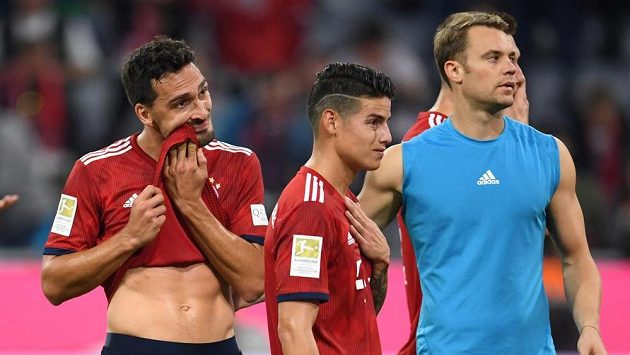 Zklamaní hráči Bayernu. Zklamaní hráči Bayernu.