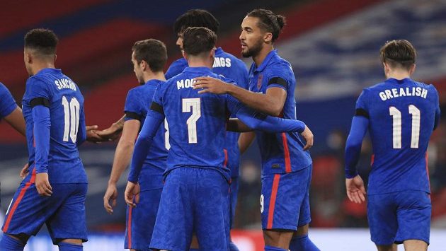 Fotbalisté Anglie se radují z gólu proti Irsku. Fotbalisté Anglie se radují z gólu proti Irsku.