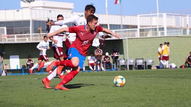 Česká reprezentační jednadvacítka rozdrtila na soustředění ve Španělsku o rok mladí soupeře z Mexika 4:0. Česká reprezentační jednadvacítka rozdrtila na soustředění ve Španělsku o rok mladí soupeře z Mexika 4:0.