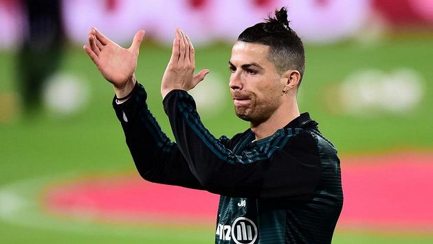 Parádní gesto hvězdného Ronalda Parádní gesto hvězdného Ronalda