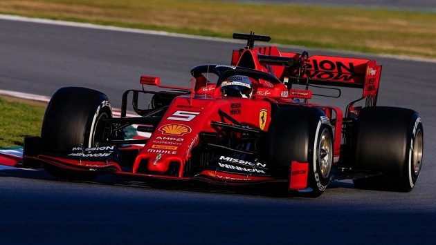 Sebastian Vettel během předsezonních testů. Sebastian Vettel během předsezonních testů.