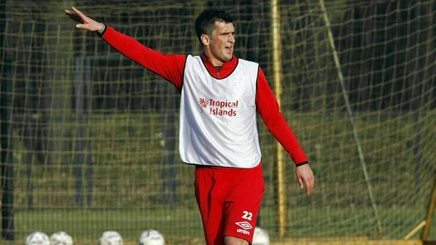 Martin Fenin na tréninku Chotěbuzi. Nyní se do Německa vrací, ale do třetí nejvyšší soutěže. Martin Fenin na tréninku Chotěbuzi. Nyní se do Německa vrací, ale do třetí nejvyšší soutěže.