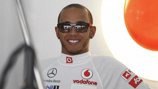 Brit Lewis Hamilton bude nakonec startovat z posledního místa. Brit Lewis Hamilton bude nakonec startovat z posledního místa.