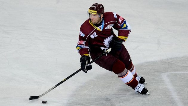 Petr Tenkrát bude minimálně měsíc oblékat dres Komety. Petr Tenkrát bude minimálně měsíc oblékat dres Komety.