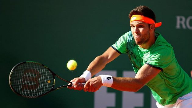 Jiří Veselý při utkání s Novakem Djokovičem ze Srbska v Monte Carlu. Jiří Veselý při utkání s Novakem Djokovičem ze Srbska v Monte Carlu.