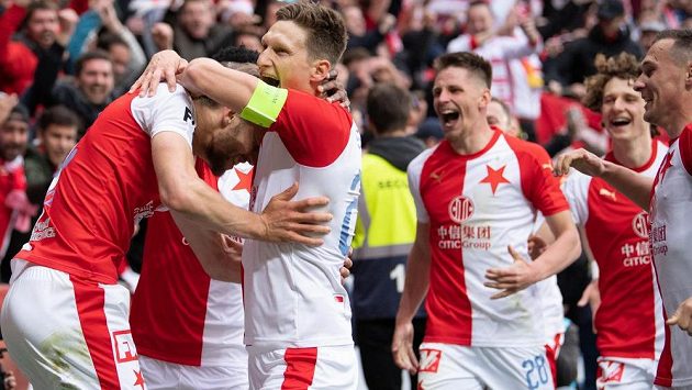 Fotbalisté Slavie Praha Tomáš Souček a Milan Škoda oslavují gól na 2:0 během utkání nadstavby Fortuna ligy ve skupině o titul s Plzní. Fotbalisté Slavie Praha Tomáš Souček a Milan Škoda oslavují gól na 2:0 během utkání nadstavby Fortuna ligy ve skupině o titul s Plzní.