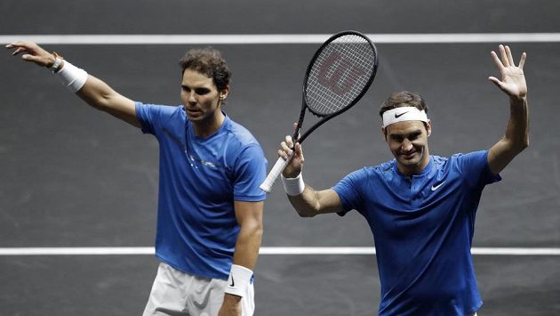 Švýcar Roger Federer (vpravo) a Španěl Rafael Nadal. Švýcar Roger Federer (vpravo) a Španěl Rafael Nadal.