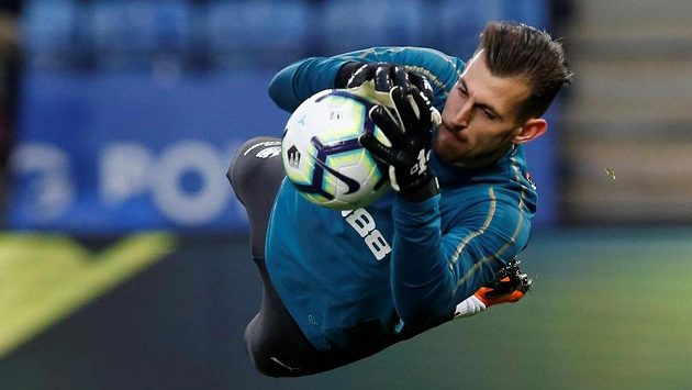 Martin Dúbravka z Newcastlu udržel podesáté v tomto ročníku Premier League čisté konto. Martin Dúbravka z Newcastlu udržel podesáté v tomto ročníku Premier League čisté konto.