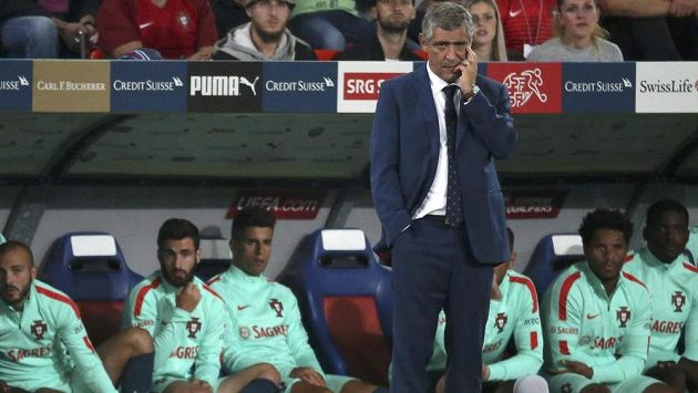 Portugalský trenér Fernando Santos musel hned v úvodu kvalifikace MS 2018 skousnout porážku, mistři Evropy padli ve Švýcarsku. Portugalský trenér Fernando Santos musel hned v úvodu kvalifikace MS 2018 skousnout porážku, mistři Evropy padli ve Švýcarsku.