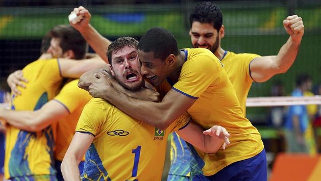Brazilští volejbalisté se radují ze zlata. Brazilští volejbalisté se radují ze zlata.