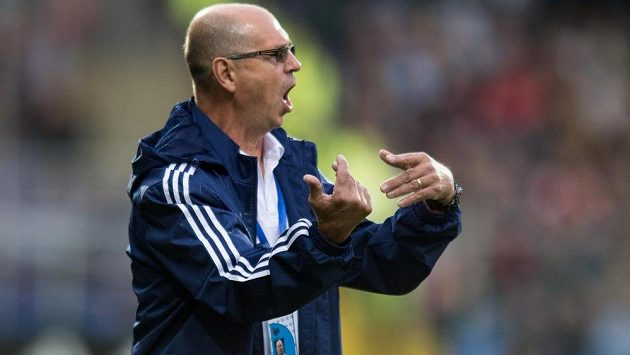 Zlínský trenér Bohumil Páník není spokojený s termínem, kdy jeho tým čeká bitva o Superpohár proti Slovanu Bratislava Zlínský trenér Bohumil Páník není spokojený s termínem, kdy jeho tým čeká bitva o Superpohár proti Slovanu Bratislava