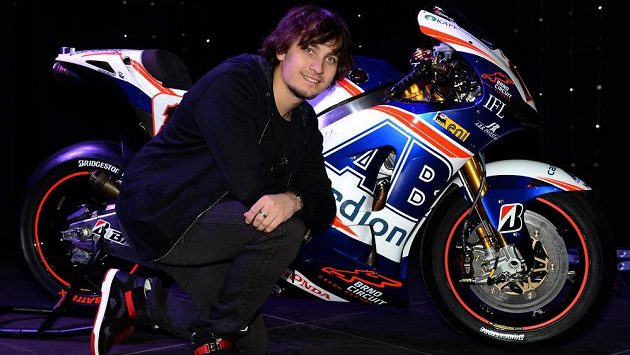 Motocyklový závodník Karel Abraham představil novou motorku značky Honda pro nadcházející sezónu. Motocyklový závodník Karel Abraham představil novou motorku značky Honda pro nadcházející sezónu.