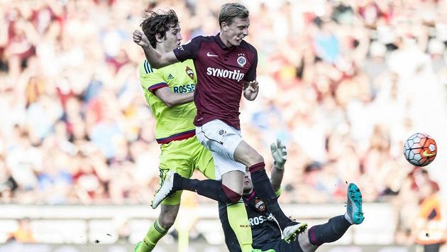 Ladislav Krejčí střílí první gól Sparty Praha v odvetném utkání 3. předkola Ligy mistrů proti CSKA Moskva. Ladislav Krejčí střílí první gól Sparty Praha v odvetném utkání 3. předkola Ligy mistrů proti CSKA Moskva.