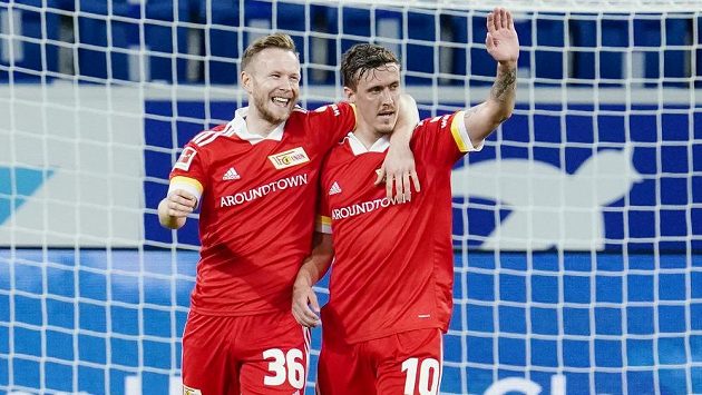 Max Kruse (vpravo) proměnil 16. penaltu v řadě Max Kruse (vpravo) proměnil 16. penaltu v řadě
