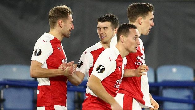 Slávisté se radují z vedoucí branky proti Leicesteru. Slávisté se radují z vedoucí branky proti Leicesteru.