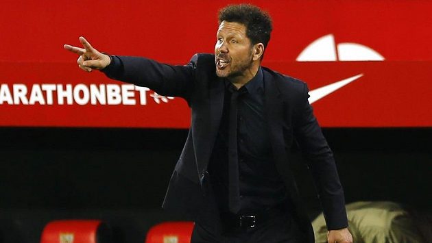 Lídr španělské fotbalové ligy Atlético Madrid, vedený trenérem Diegem Simeonem, prohrál 0:1 na hřišti Sevilly. Lídr španělské fotbalové ligy Atlético Madrid, vedený trenérem Diegem Simeonem, prohrál 0:1 na hřišti Sevilly.