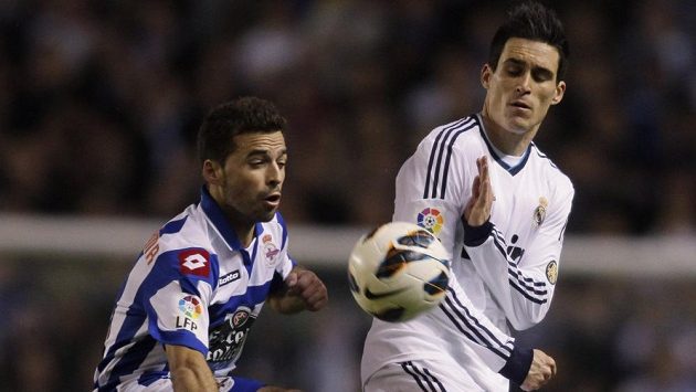 Bruno Gama (vlevo) z Deportiva La Coruňa v souboji s Jose Mariou Callejonem z Realu Madrid. Bruno Gama (vlevo) z Deportiva La Coruňa v souboji s Jose Mariou Callejonem z Realu Madrid.
