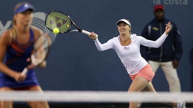 Martina Hingisová (vpravo) ve čtyřhře s Danielou Hantuchovou. Martina Hingisová (vpravo) ve čtyřhře s Danielou Hantuchovou.